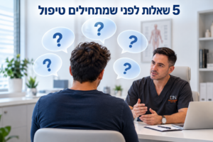 גבר בשיחת ייעוץ עם רופא - שאלות נפוצות לפני טיפול בבעיות זקפ